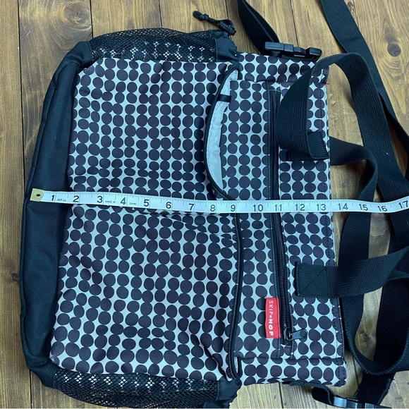 Skip hop black and white polka dot diaper bag - Picture 5 of 5